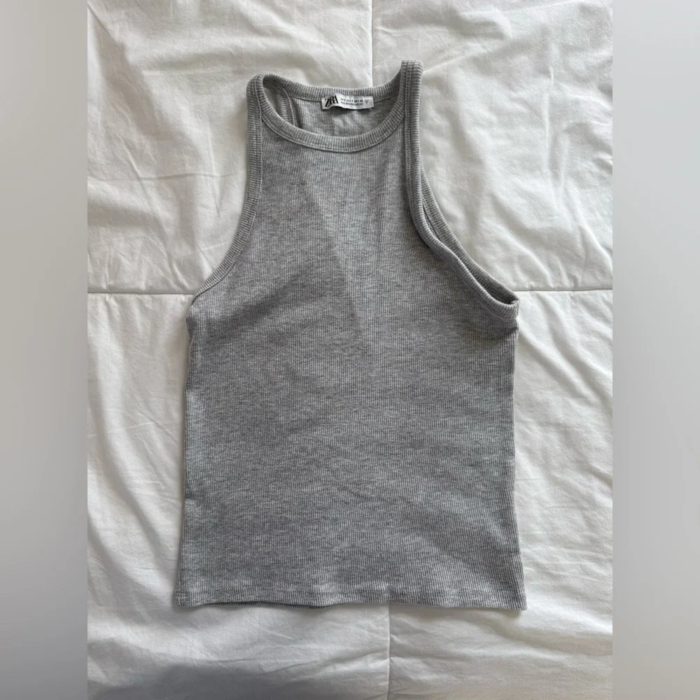 Zara Ribbed Halter Top - Picture 2 of 4